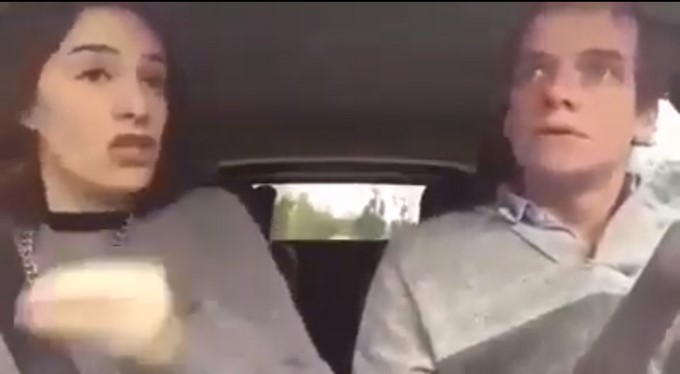 VIDEO: Agarrados porque él quiere ver el Mundial y ella quiere ir a una fiesta