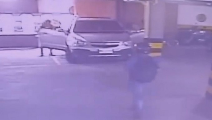 EN VIDEO: Golpeó y robó a dos adultos mayores en el sector de Suramericana 1 robo parqueadero suramericana