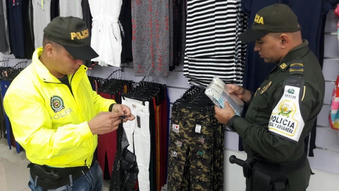 Más de 400 unidades de ropa deportiva de contrabando fueron decomisadas en Cali