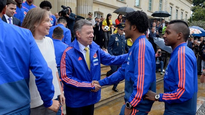 FOTOS: Así fue la entrega del Pabellón Nacional a la Selección Colombia 3 Así fue la entrega entregó del Pabellón Nacional a la Selección Colombia
