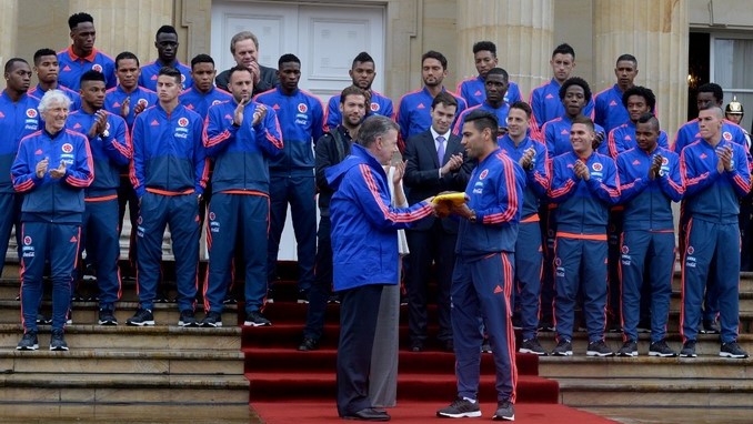 Así fue la entrega entregó del Pabellón Nacional a la Selección Colombia