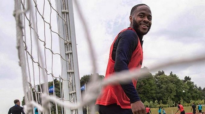 Un tatuaje podría dejar a estrella de la selección inglesa sin Mundial