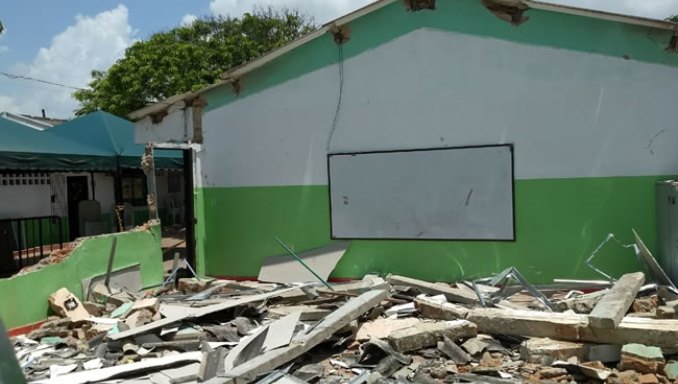 En Soledad se desplomó el techo de un salón de clases de una institución educativa