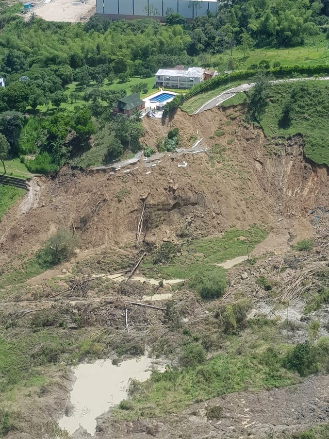 Gobernador visitó la zona en Amagá donde se presentó un deslizamiento de tierra
