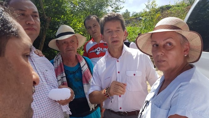 Gobernador visitó la zona en Amagá donde se presentó un deslizamiento de tierra