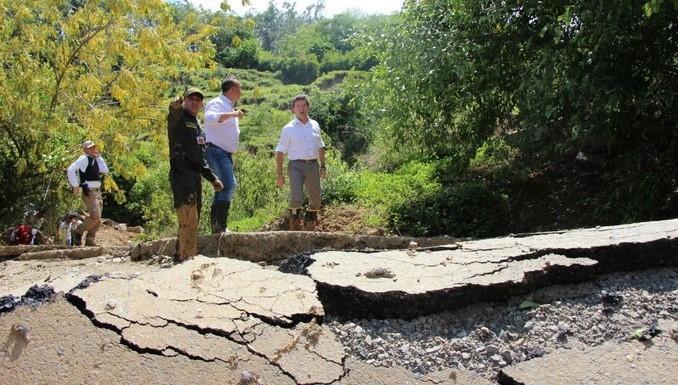 Gobernador visitó la zona en Amagá donde se presentó un deslizamiento de tierra