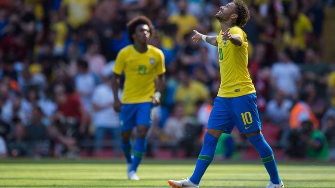 Neymar devuelve la sonrisa a Brasil