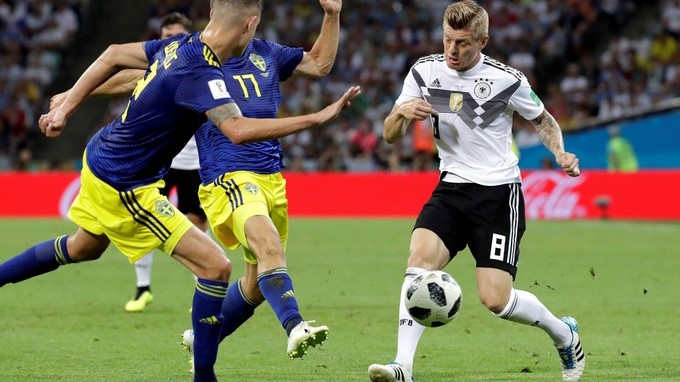 Kross y Reus salvan a Alemania del desastre