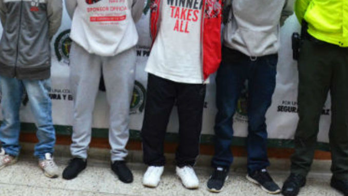 Gritos de auxilio alertaron sobre un robo en Laureles: cinco capturados 2 Capturados
