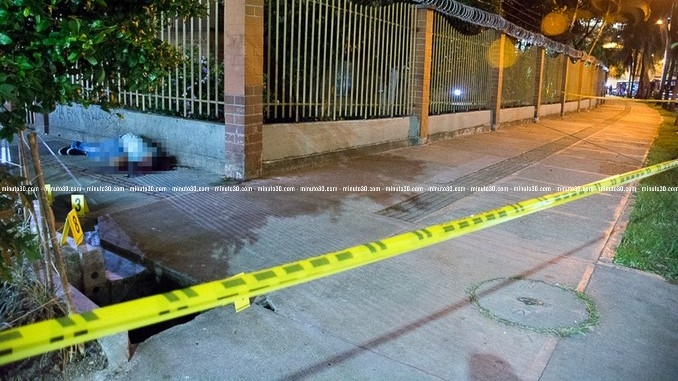 FOTOS: Caminaba con dos hombres por Villa Nueva y uno de ellos desenfundó un arma de fuego y le causó la muerte 3 Homicidio_Villa_Nueva_2