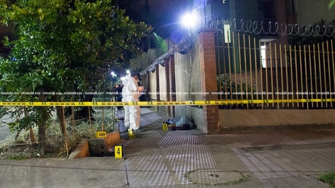 FOTOS: Caminaba con dos hombres por Villa Nueva y uno de ellos desenfundó un arma de fuego y le causó la muerte 6 Homicidio_Villa_Nueva_8.jpg