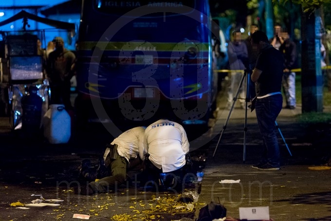 FOTOS: Un joven fue asesinado a tiros en el barrio Santa Rosa de Lima 7 Muerto Santa Rosa de Lima Comuna 13 6