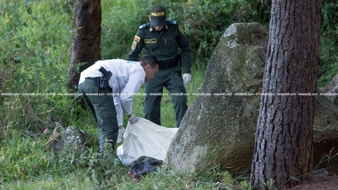 FOTOS: Mujer fue brutalmente asesinada en zona boscosa del barrio Machado en Bello 11 Mujer_asesinada_Bello_8.jpg