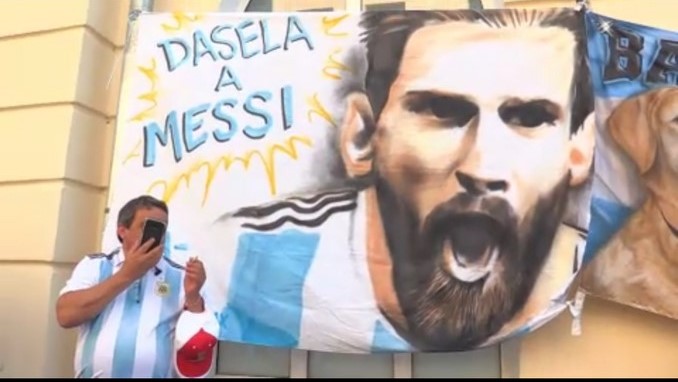 Multitudinario recibimiento para Argentina en su hotel