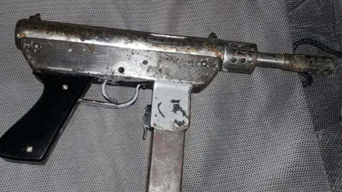 FOTOS: Una subametralladora, una pistola y una escopeta fueron incautadas por la Policía 1 Subametralladora