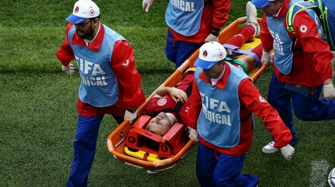 Video: El danés William Kvist se pierde el resto del Mundial tras romperse dos costillas en colisión con Farfán