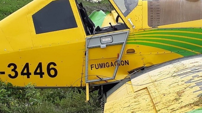 Avioneta de fumigación se accidentó al aterrizar de emergencia en la vía Carepa - Apartadó