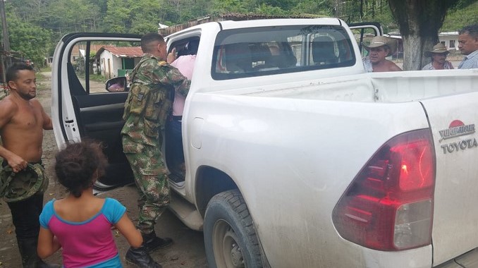 Soldados auxiliaron a un adulto mayor en San José de Apartadó que presentaba problemas de salud