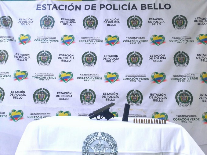 A menor de edad la Policía en Bello le incautó una pistola