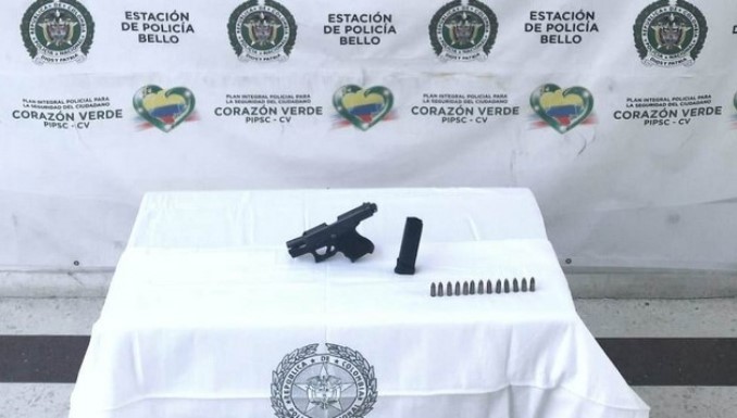 A menor de edad la Policía en Bello le incautó una pistola