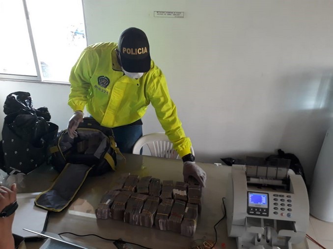 Aseguraron a conductor de tractocamión que transportaba más de mil millones de pesos