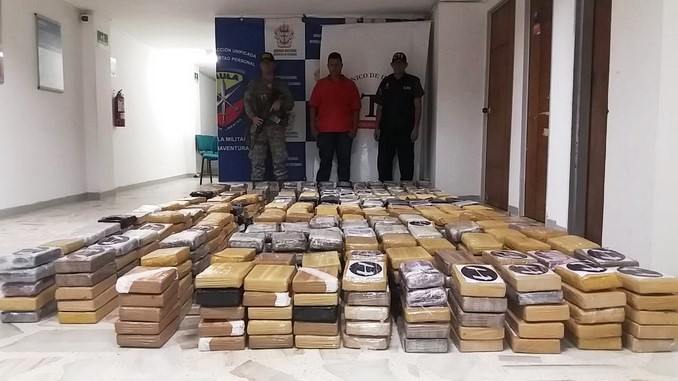 Lo sorprendieron transportando más de una tonelada de cocaína en un tractocamión en Buenaventura