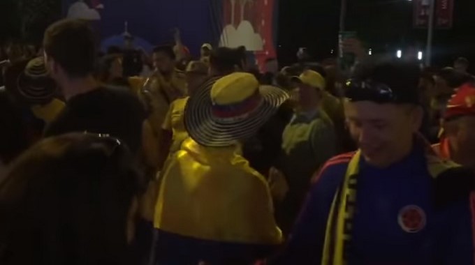 EN VIDEO: A punta de salsa los colombianos armaron tremenda parranda en Rusia