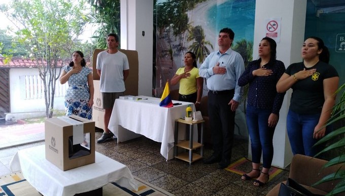 En algunas zonas del exterior se acaban de cerrar las urnas para elegir presidente