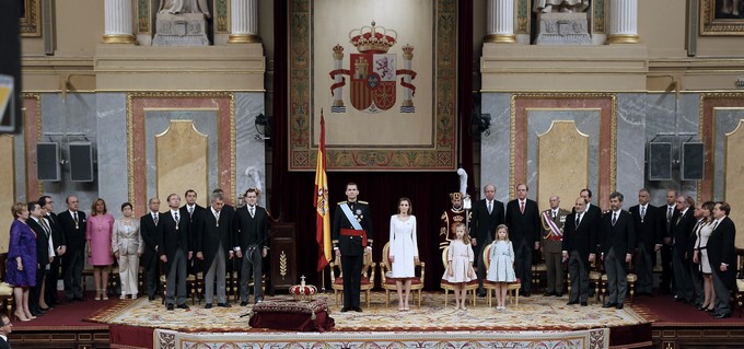 Momento del himno nacional en la solemne sesión del Congreso en la que Felipe VI fue proclamado rey de España. EFEArchivo