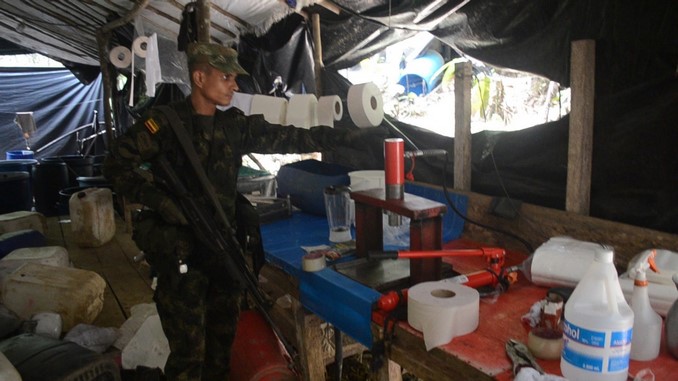 En Santander el Ejército neutralizó un cristalizadero de cocaína. Cinco personas fueron capturadas