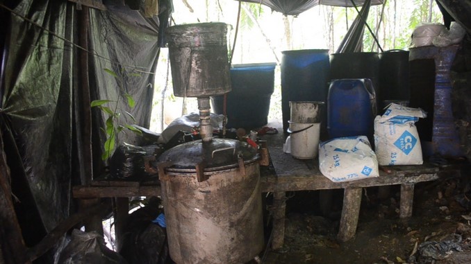 En Santander el Ejército neutralizó un cristalizadero de cocaína. Cinco personas fueron capturadas