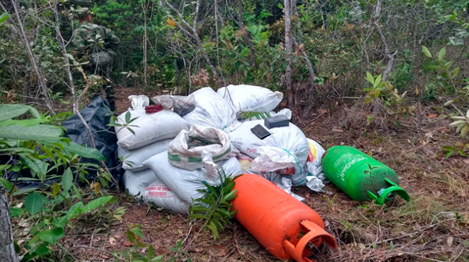 Ejército destruye depósito ilegal con material explosivo en Chaparral, Tolima