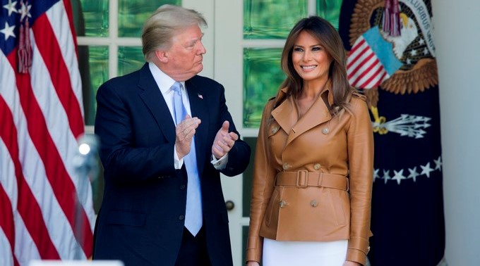 En la imagen, el presidente de Estados Unidos, Donald J. Trump (i), y la primera dama, Melania Trump (d). EFE/Archivo