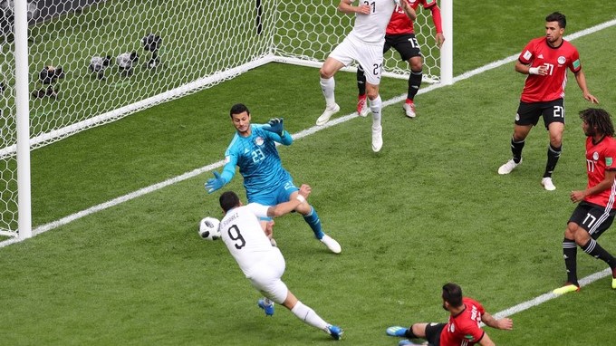 Uruguay embolsa sus primeros tres puntos sufriendo