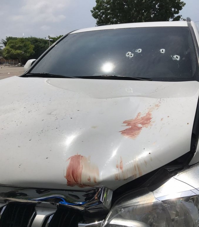 A presuntos fleteros les pasaron una camioneta por encima