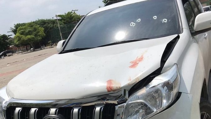 A presuntos fleteros les pasaron una camioneta por encima