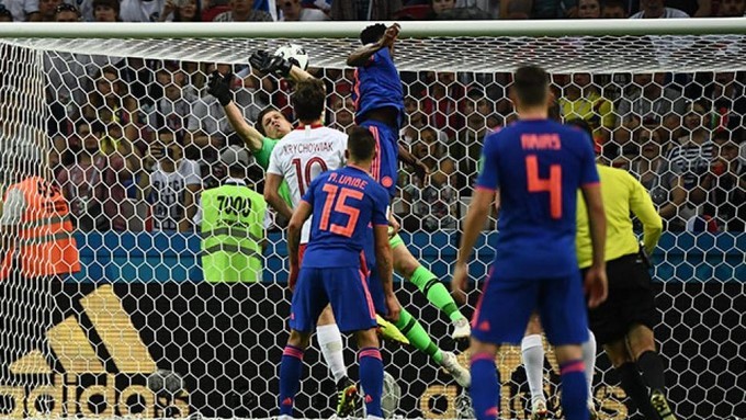 Con golazo de cabeza de Mina, la Selección va ganando en el primer tiempo