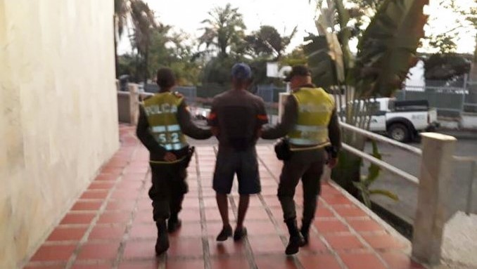 Hallaron sitio donde fabricaban licor adulterado en Buenaventura. Un hombre fue capturado