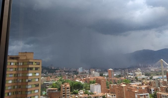 El aguacero de esta tarde en el sur del Valle de Aburrá