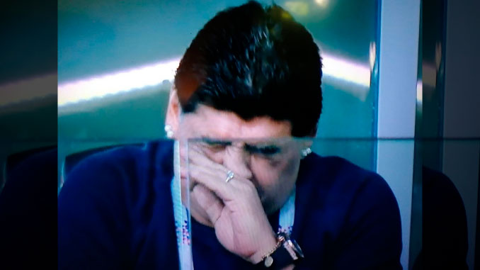 Vídeo. La reacción de Maradona ante el penal errado por Messi