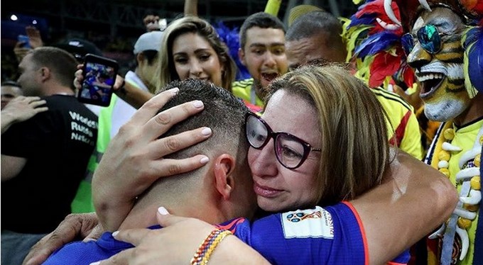 Pasó la prueba con Colombia tras una actuación destellante, luego se entregó a los brazos de su madre