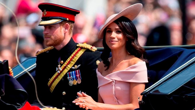 Britiain's Prince Harry, The Duke of Sussex and Meghan, The Duchess of Sussex sit in a carriage during the Trooping of the Colour, Queen's 92th birthday parade outside Buckingham Palace in London, Britain, 09 June 2018. EFE/Archivo