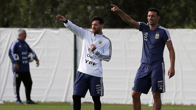 Messi desata la locura en el primer entrenamiento abierto de Argentina