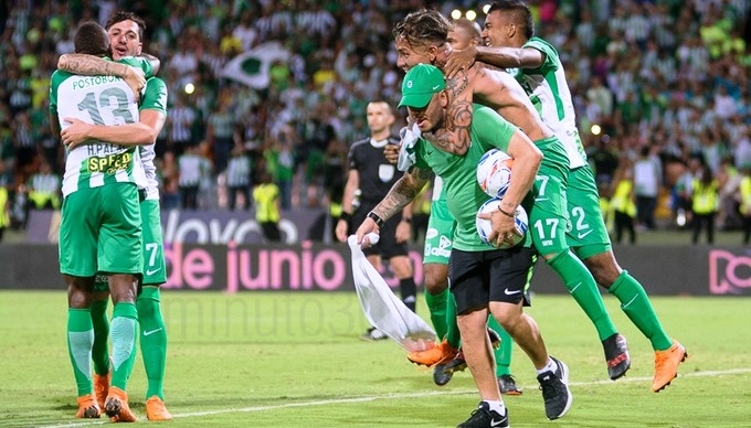 Jugadores de Atlético Nacional celebran su paso a la final