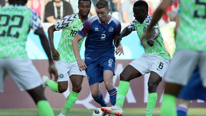 Nigeria le ganó a Islandia y extendió la mano a Argentina