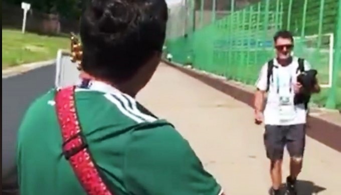 Vídeo. Serenata y homenaje de Christian Nodal al profe Osorio