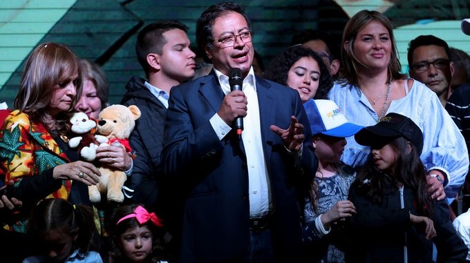 Petro dice que hará oposición a Duque para defender la paz en Colombia