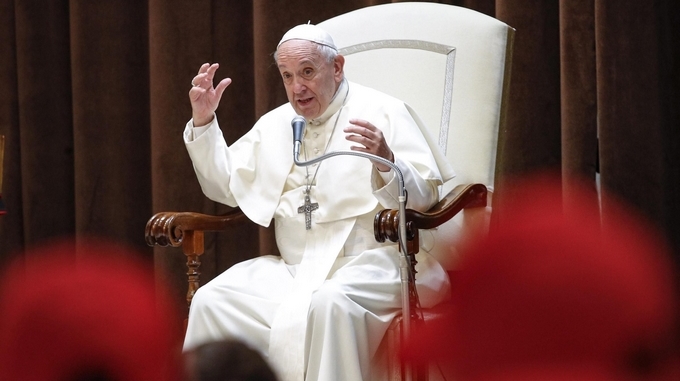 El Vaticano procesará a sacerdote por posesión de pornografía infantil