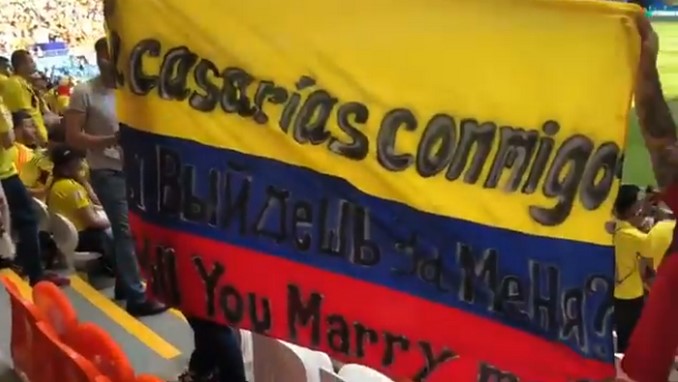 ¿Será que aceptó? En pleno Mundial de Rusia no pudo faltar la propuesta de matrimonio