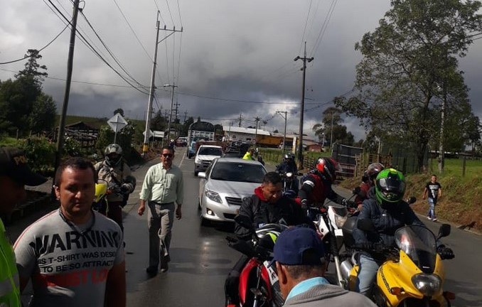 Protestas en Valdivia por demoras en la remoción de un derrumbe